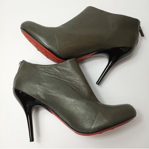 Kenneth Cole Reaction Gray and Black Ankle Boots